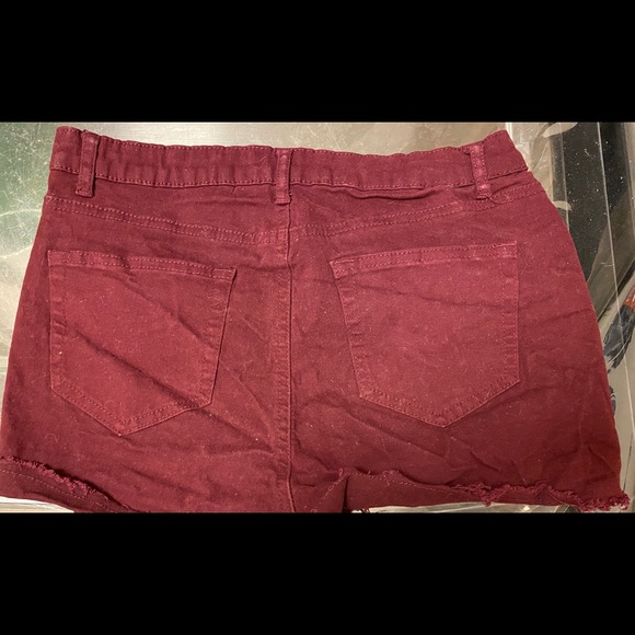 Burgundy jean shorts - Picture 2 of 3